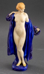 ROYAL DOULTON "THE BATHER" POR
