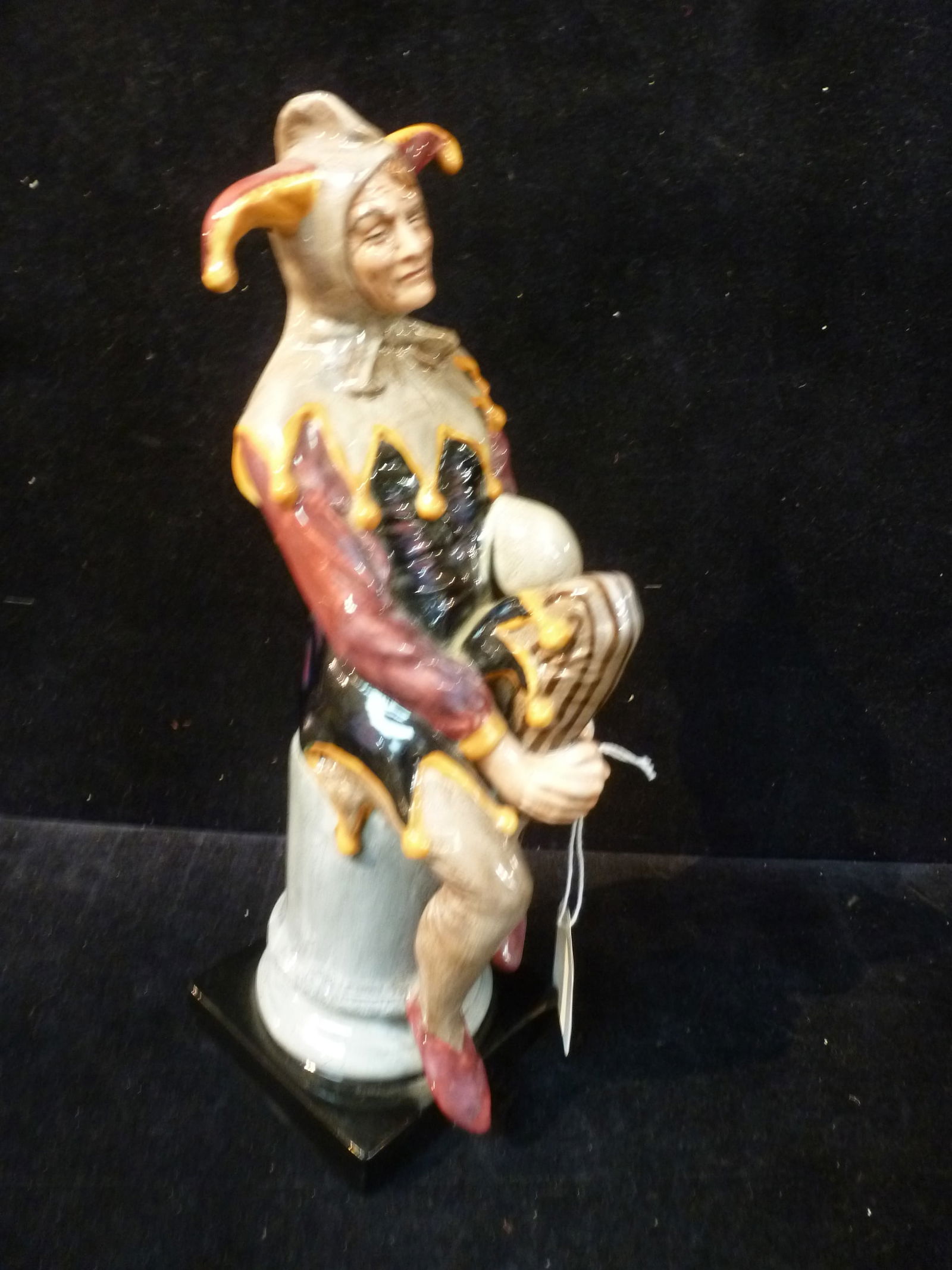 ROYAL DOULTON "THE JESTER"