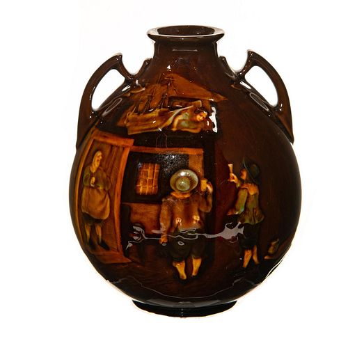 ROYAL DOULTON VASE OF PUB SCENEOn a
