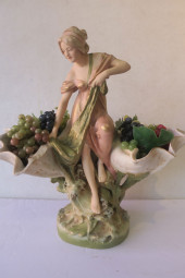 ROYAL DUX BOHEMIAN FIGURAL CEN
