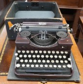 ROYAL MANUAL TYPEWRITERRoyal M