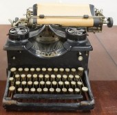 ROYAL MANUAL TYPEWRITERRoyal M
