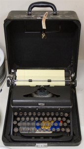 ROYAL QUIET DE LUXE PORTABLE T