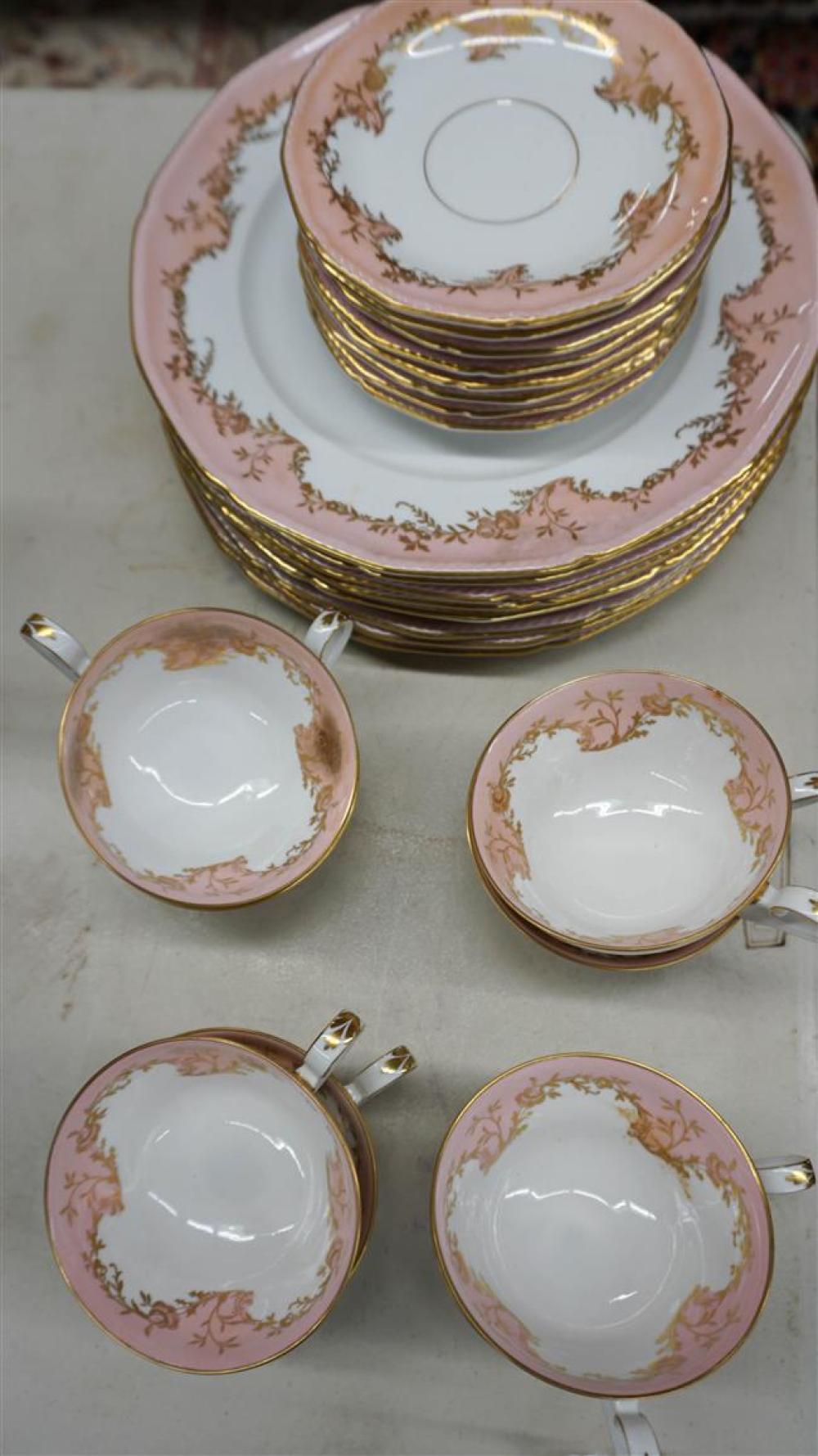 ROYAL TETTAU 24-PIECE PINK AND GOLD