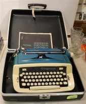 ROYAL TYPEWRITER IN CASERoyal