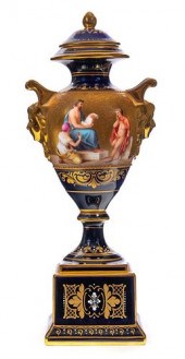 ROYAL VIENNA COVERED URN ARTIS
