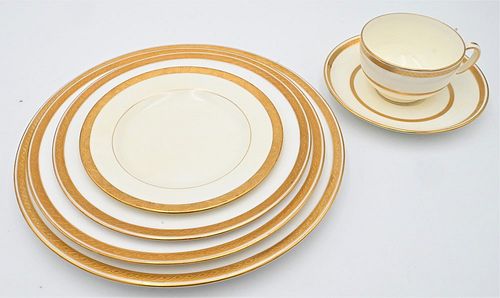 ROYAL WORCESTER PORCELAIN DINNER