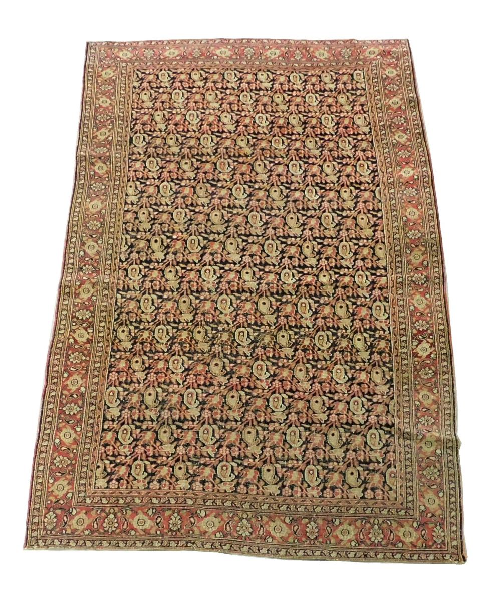 RUG: ANTIQUE PERSIAN FERAGHAN, 5' 9