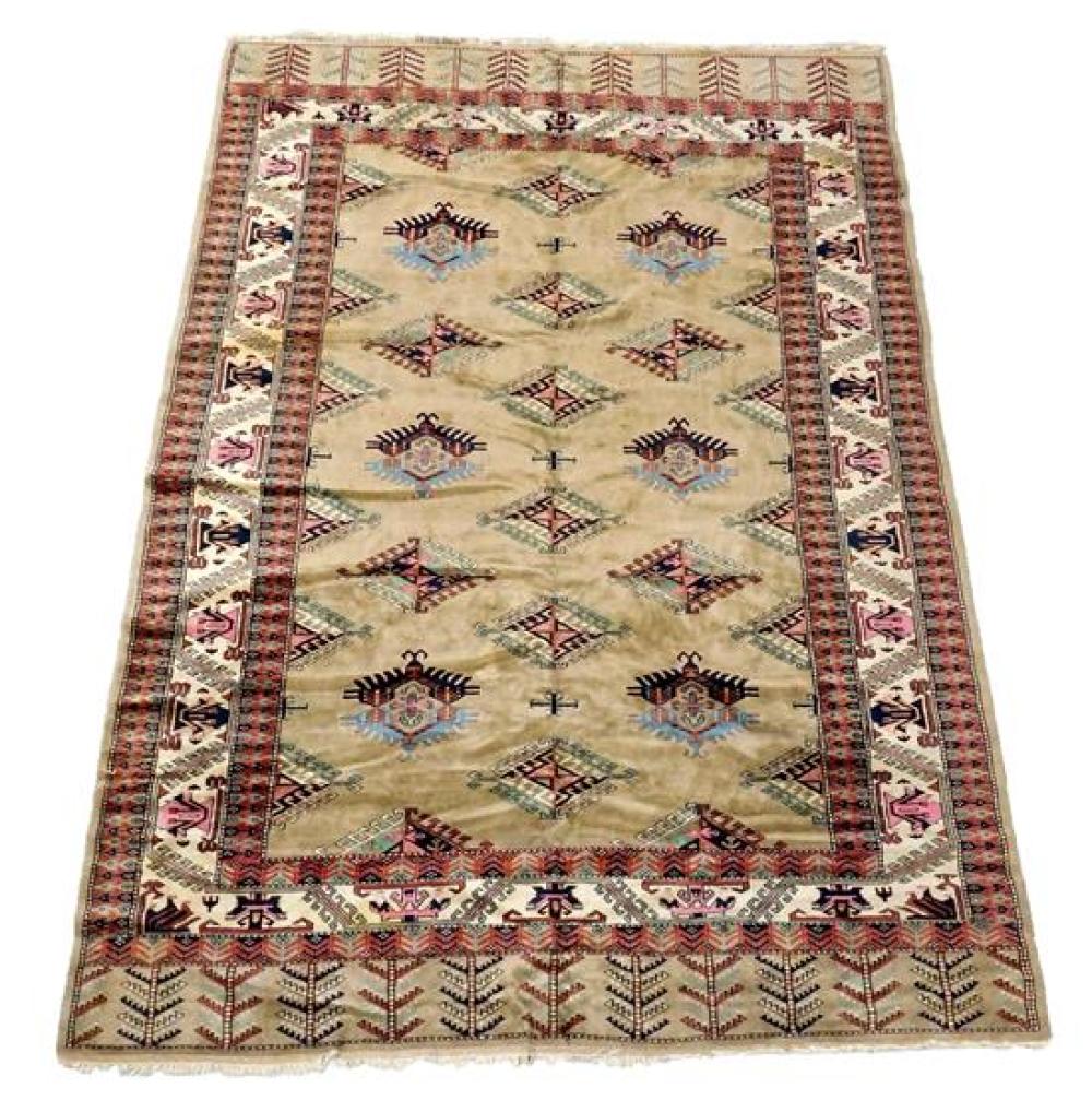 RUG: BOKARA, 6' 7" X 9' 7",