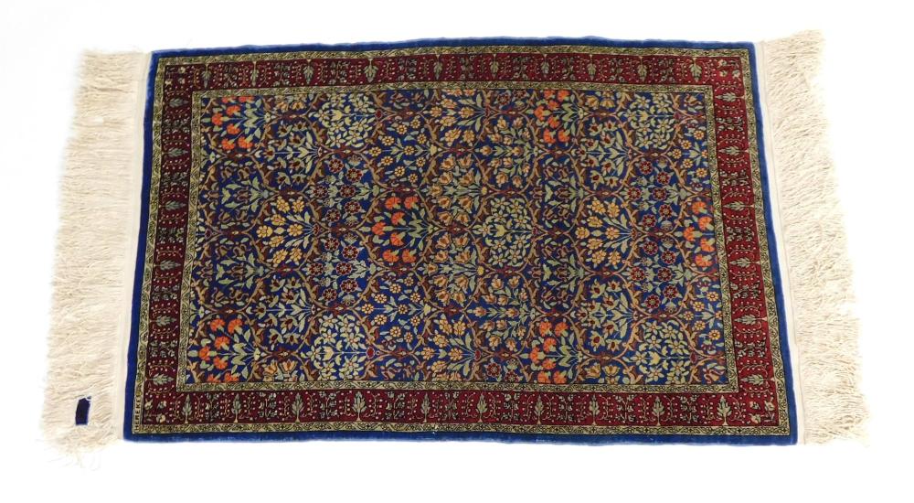 RUG: MODERN HEREKE, CLASSIC DESIGN,