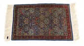 RUG: MODERN HEREKE, CLASSIC DE