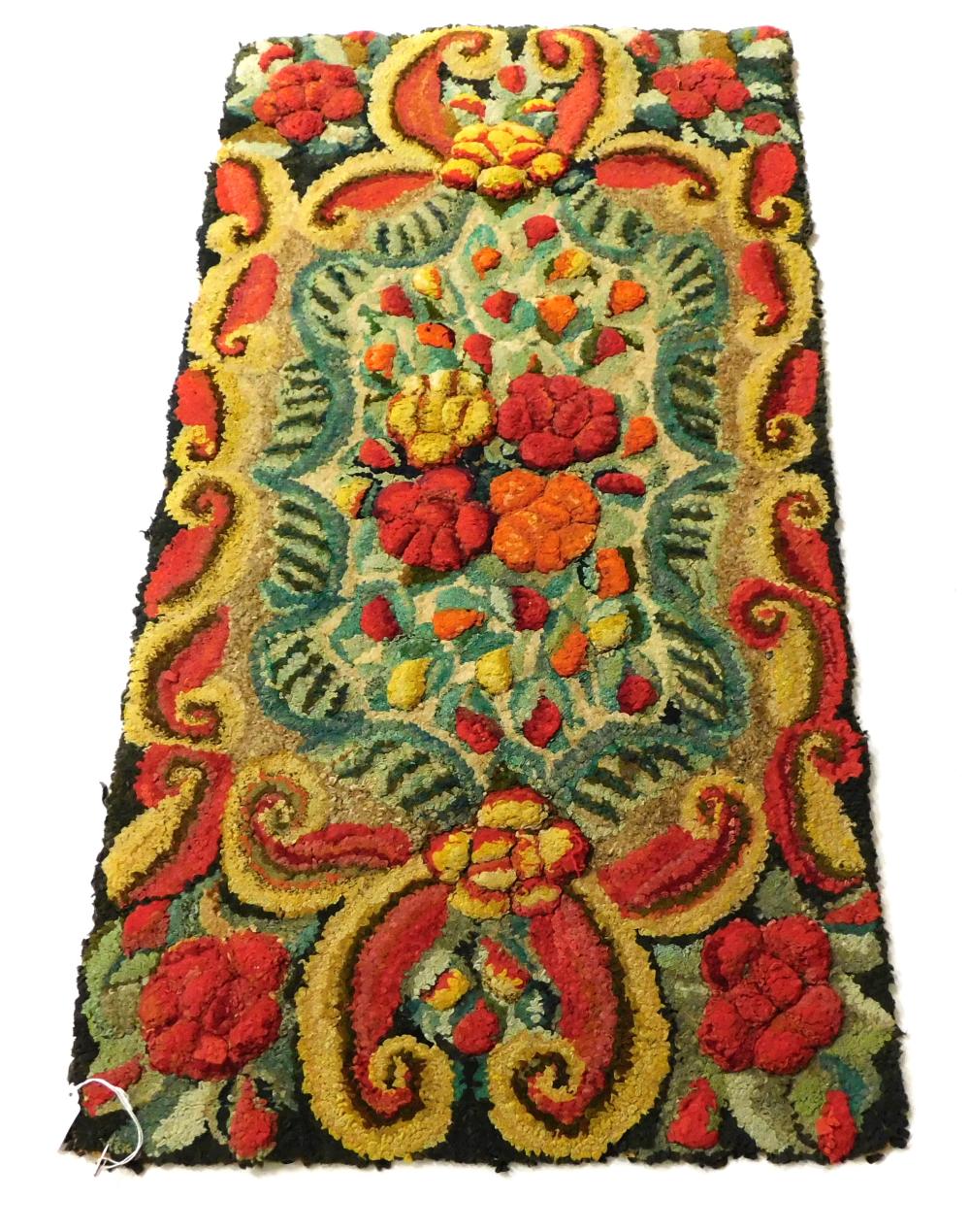RUG: WALDOBORO TYPE SCULPTED