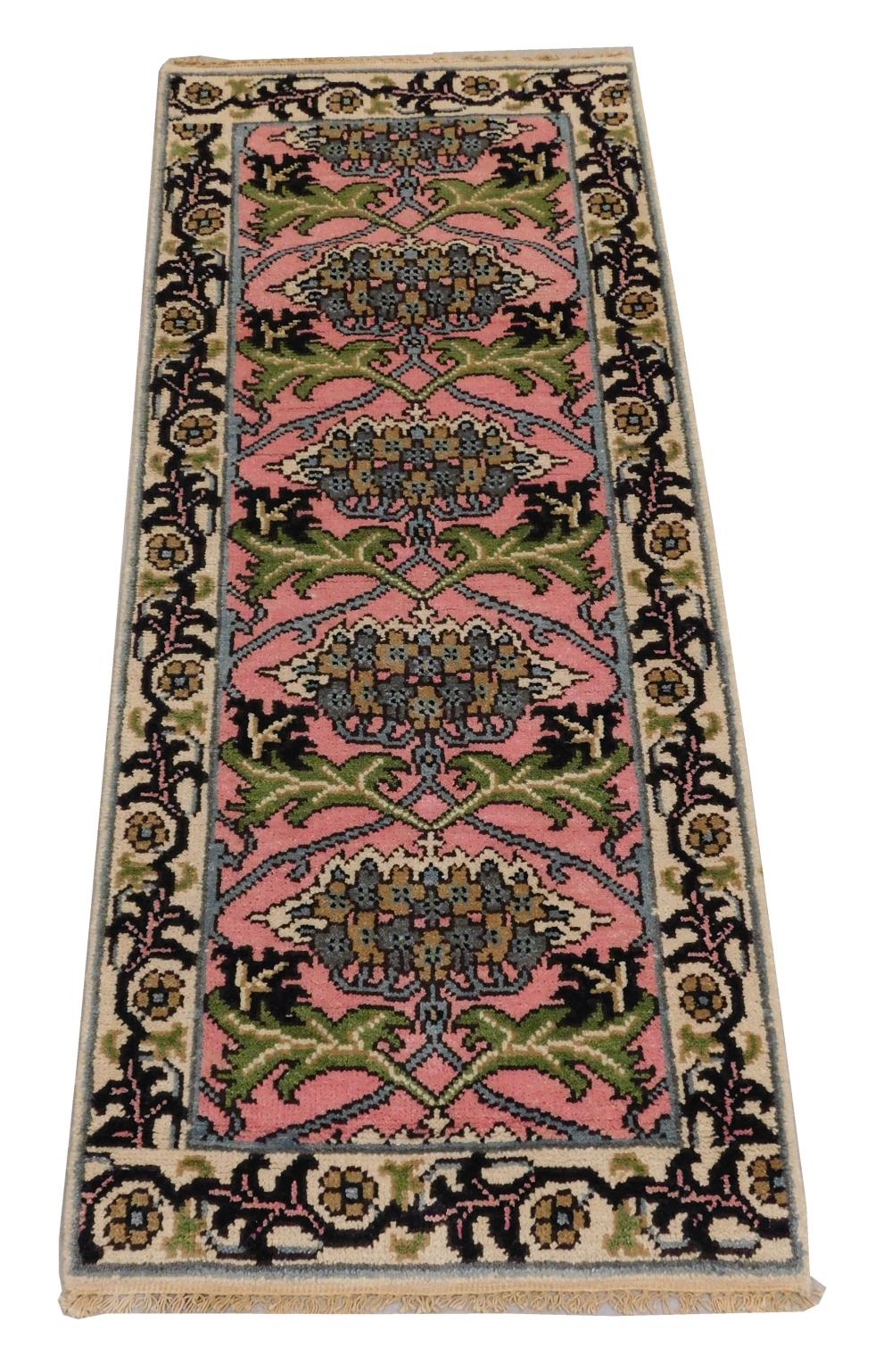 RUG: WILLIAM MORRIS/ ARTS &