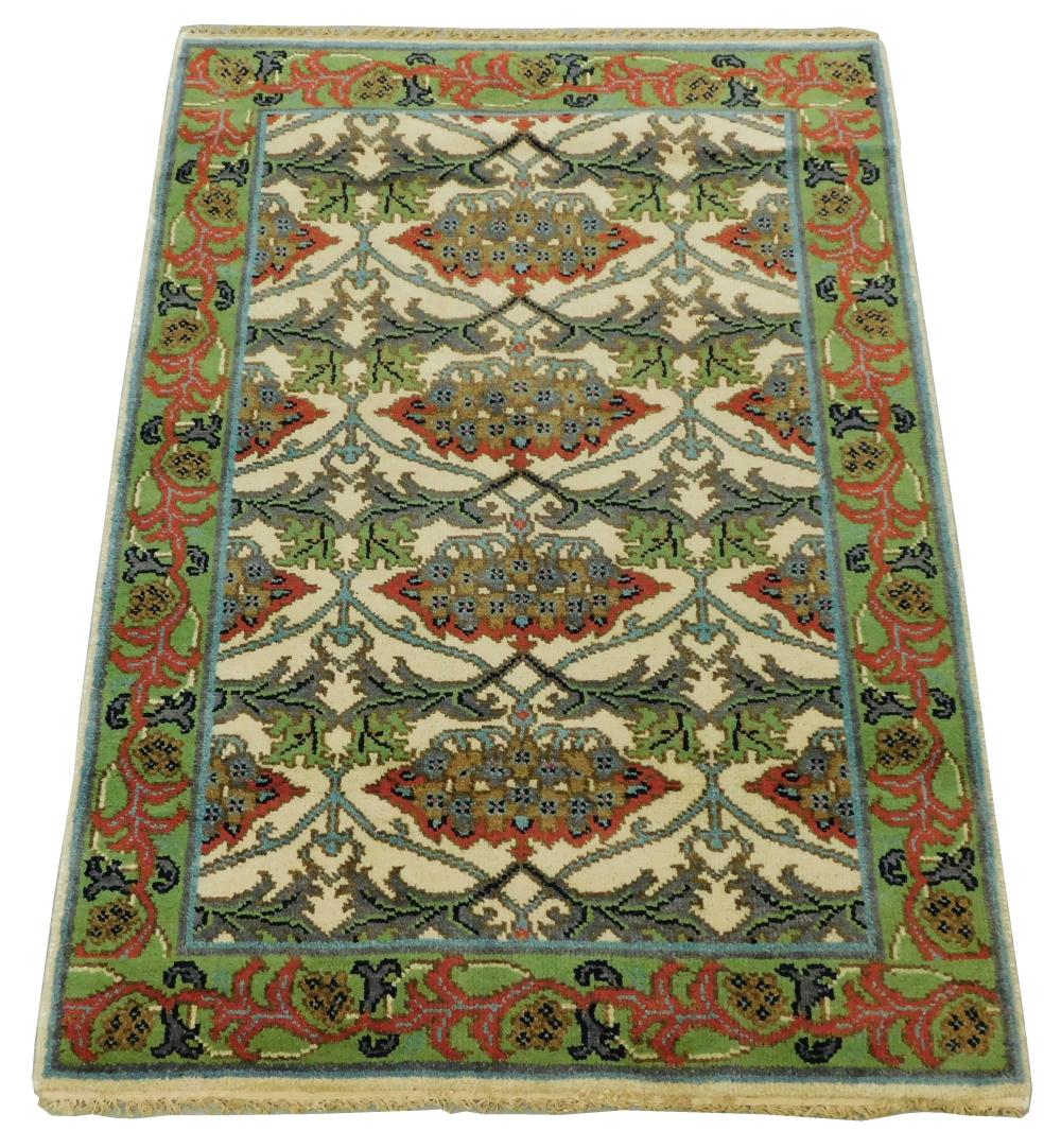 RUG: WILLIAM MORRIS STYLE ARTS &