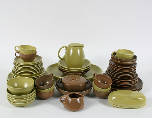 Russel Wright dinnerware;