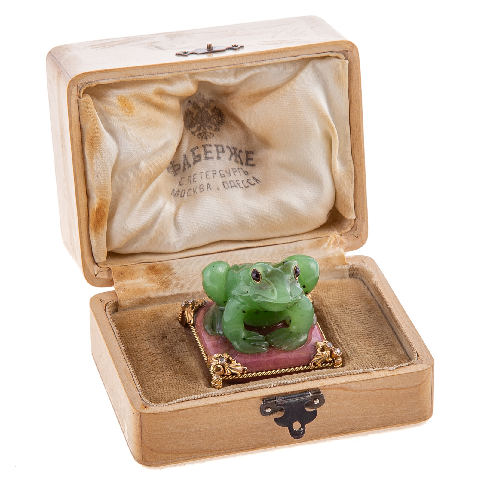 RUSSIAN CARVED NEPHRITE FROG In the