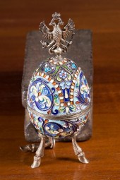 RUSSIAN ENAMELED SILVER EGGRUS