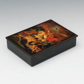 RUSSIAN LACQUER LIDDED BOX, "P