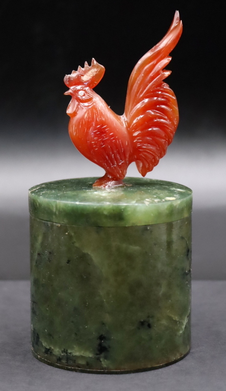 RUSSIAN LIDDED NEPHRITE JADE VESSEL