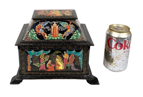 RUSSIAN PAINTED LACQUER CASKET FORM