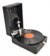 RUSSIAN WINDUP PORTABLE PHONOG