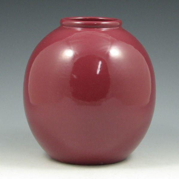 Rutgers vase in maroon semi-gloss