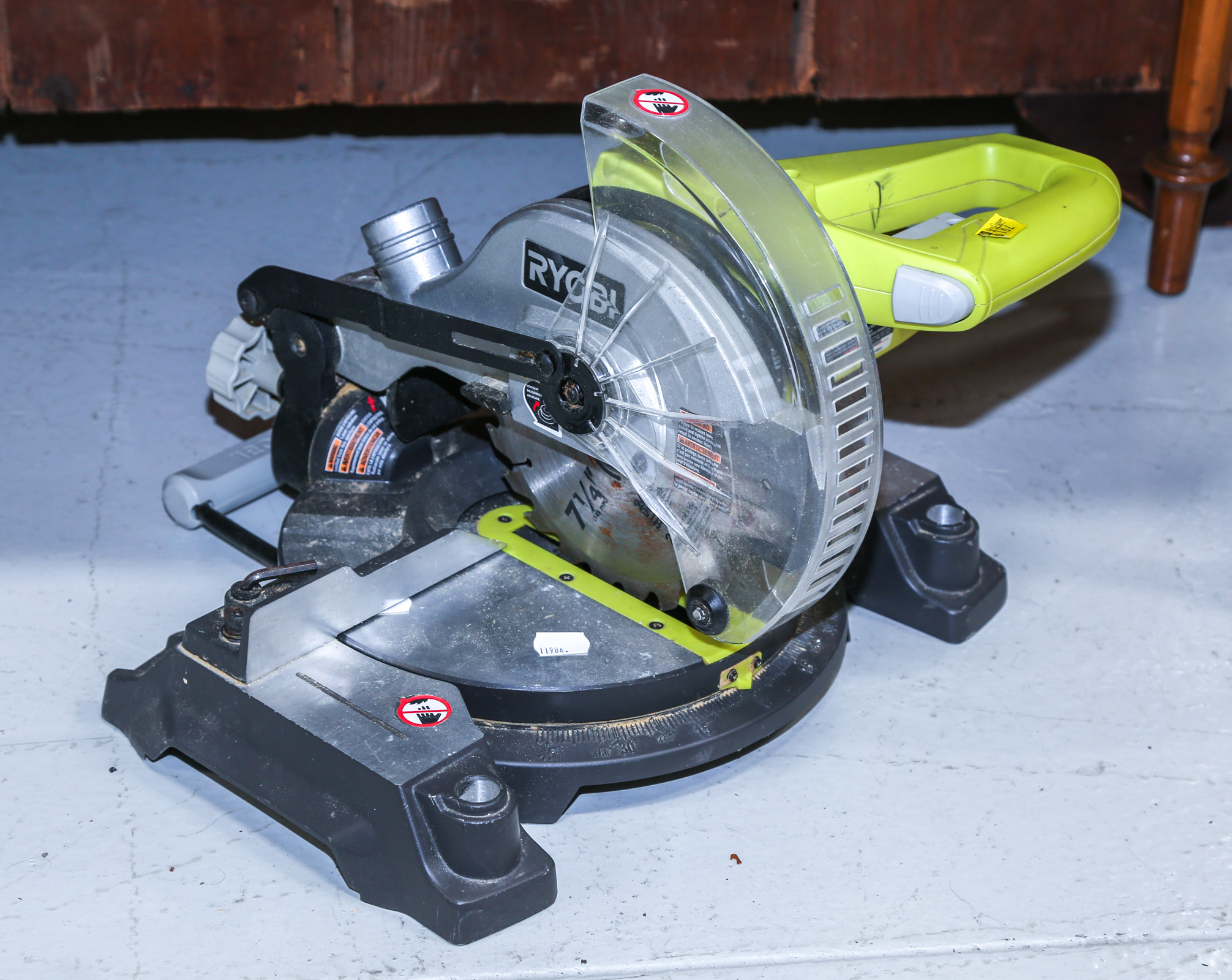 RYOBI COMPOUND MITER SAW Model