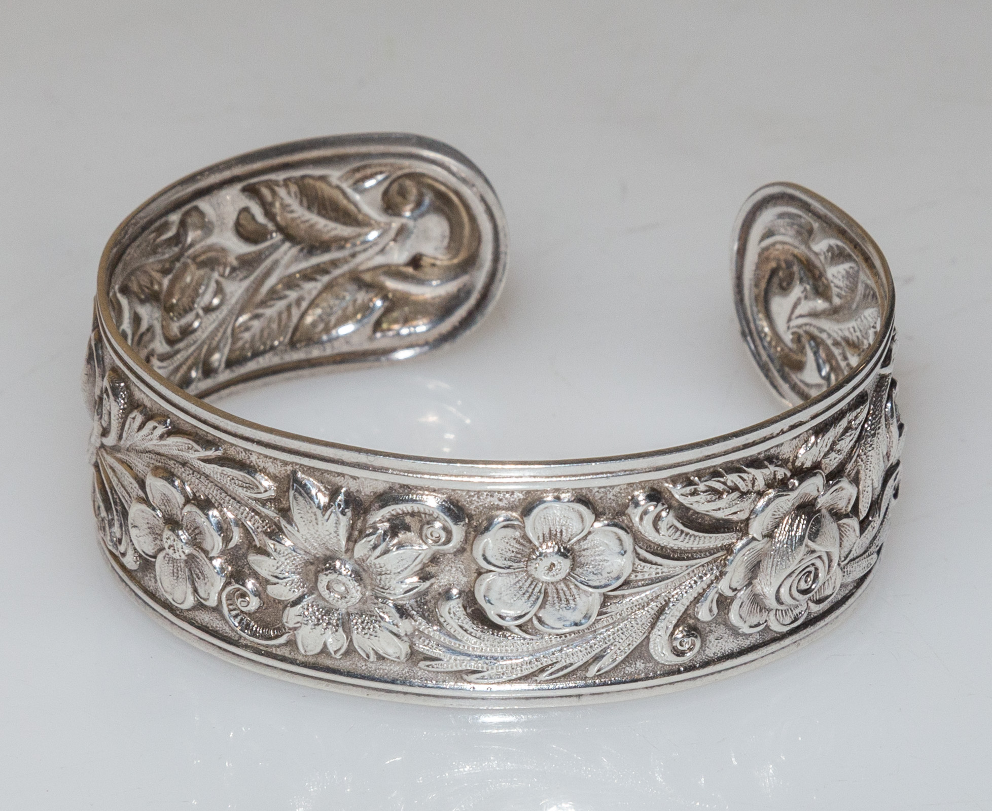S KIRK & SON STERLING REPOUSSE CUFF
