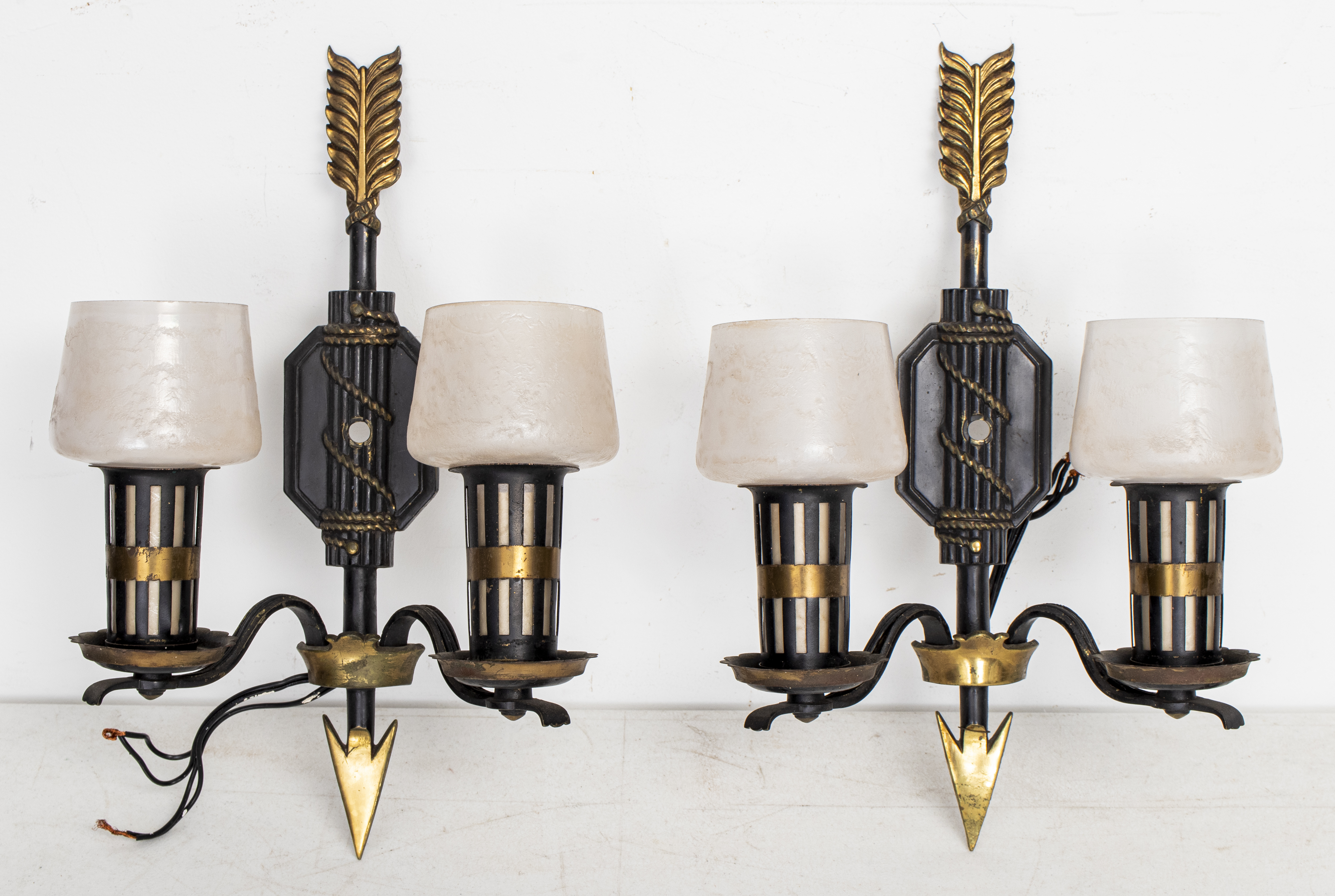 S&A LIGHTING ARROW MOTIF