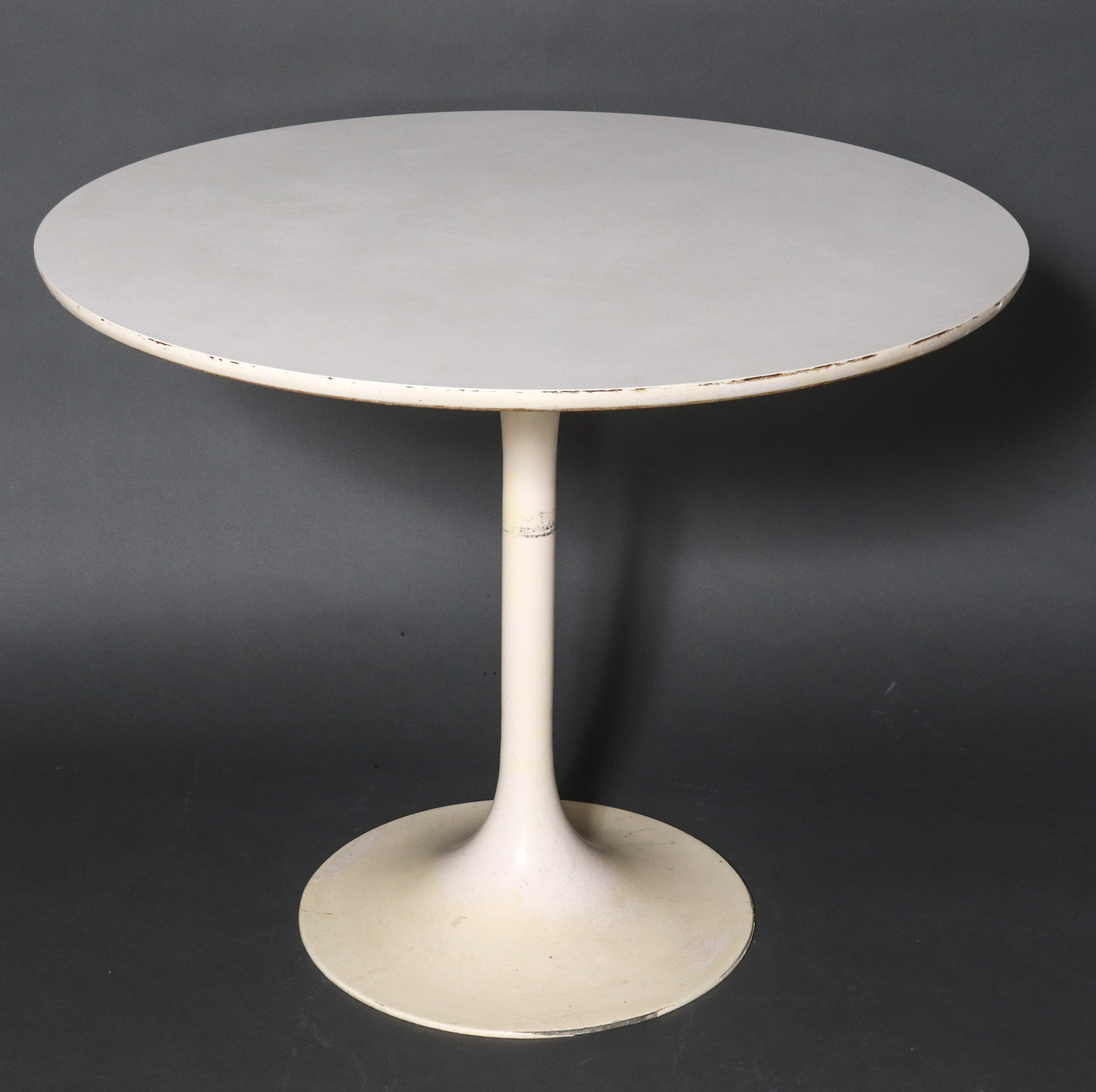 SAARINEN STYLE BURKE TULIP ROUND