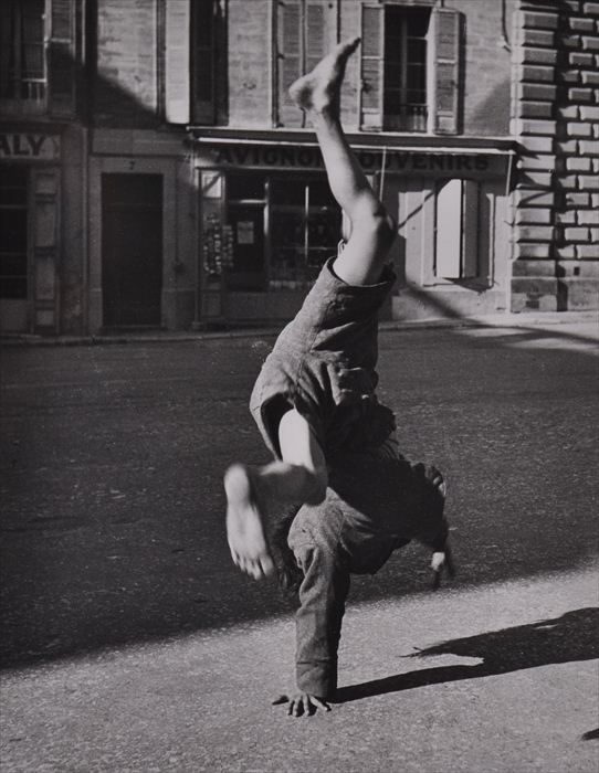 SABINE WEISS (b. 1924): AVIGNON