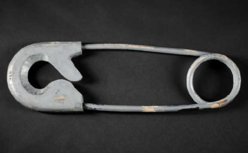 SAFETY PIN TRADE SIGNA carved trade