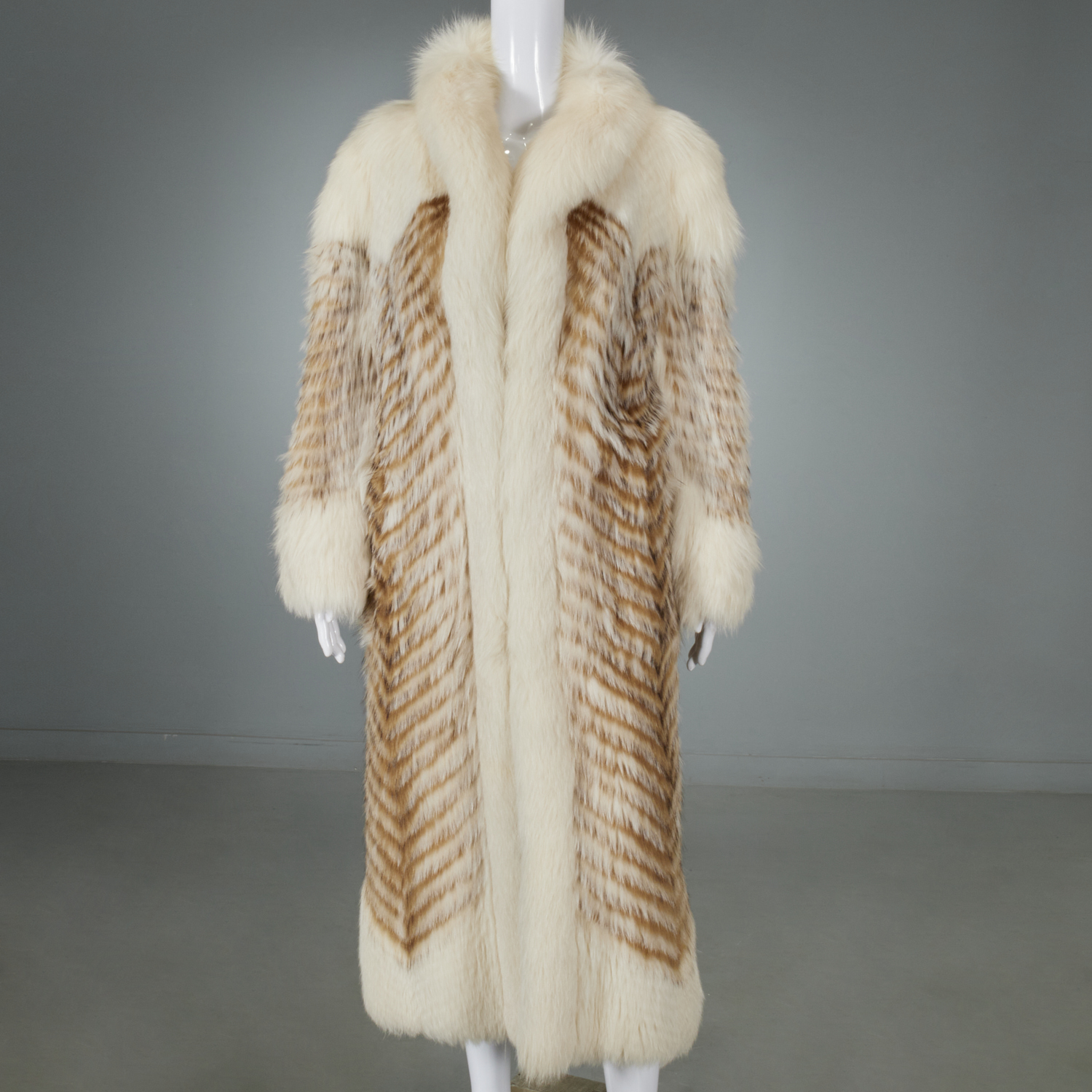 SAGA WHITE FOX LONG COAT 20th c.,