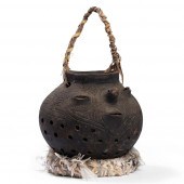 SAGO EARTHENWARE POT WITH FEAT