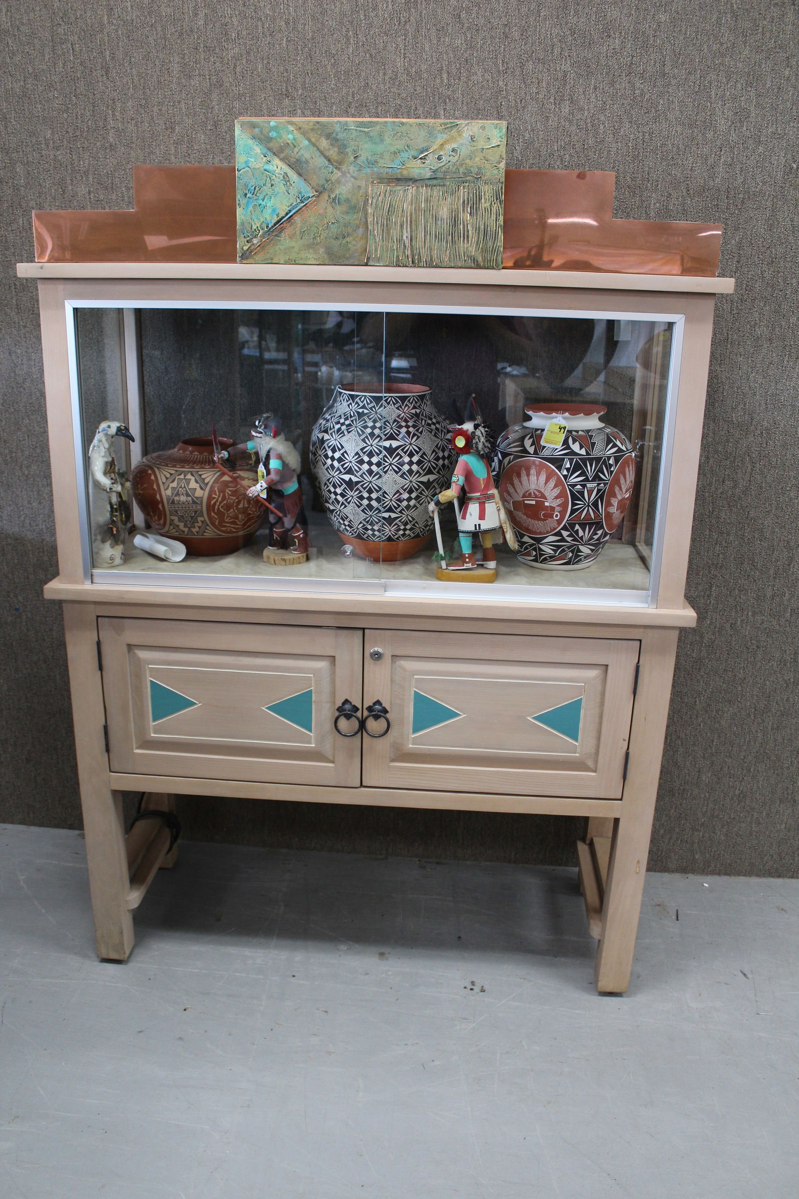 SAKIA STORE DISPLAY CASE FINISHED