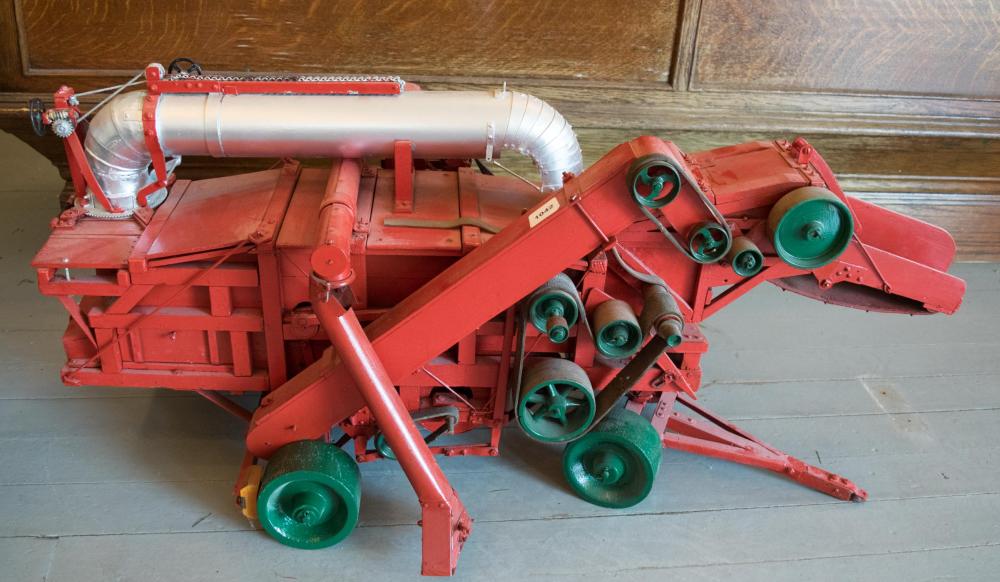 SALESMAN'S SAMPLE MODEL THRESHING
