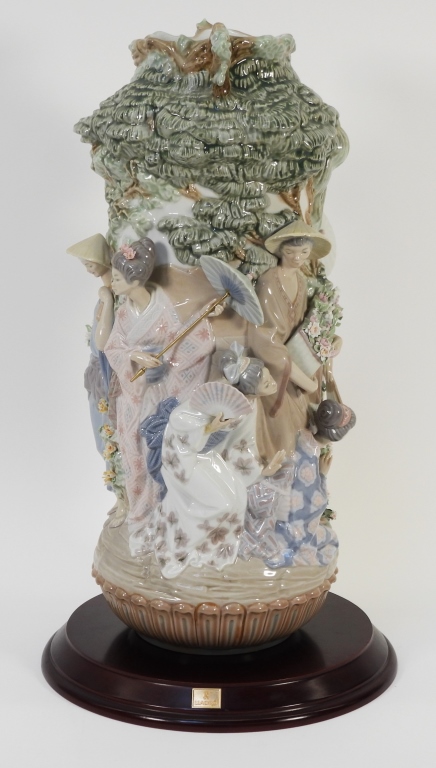SALVADOR DEBON LLADRO JAPANESE VASE