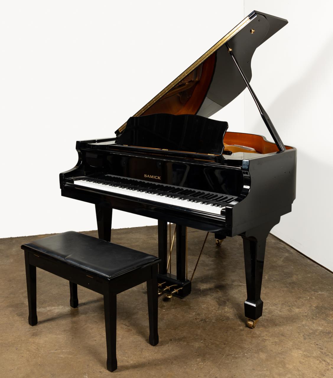 SAMICK BLACK BABY GRAND PIANO W/