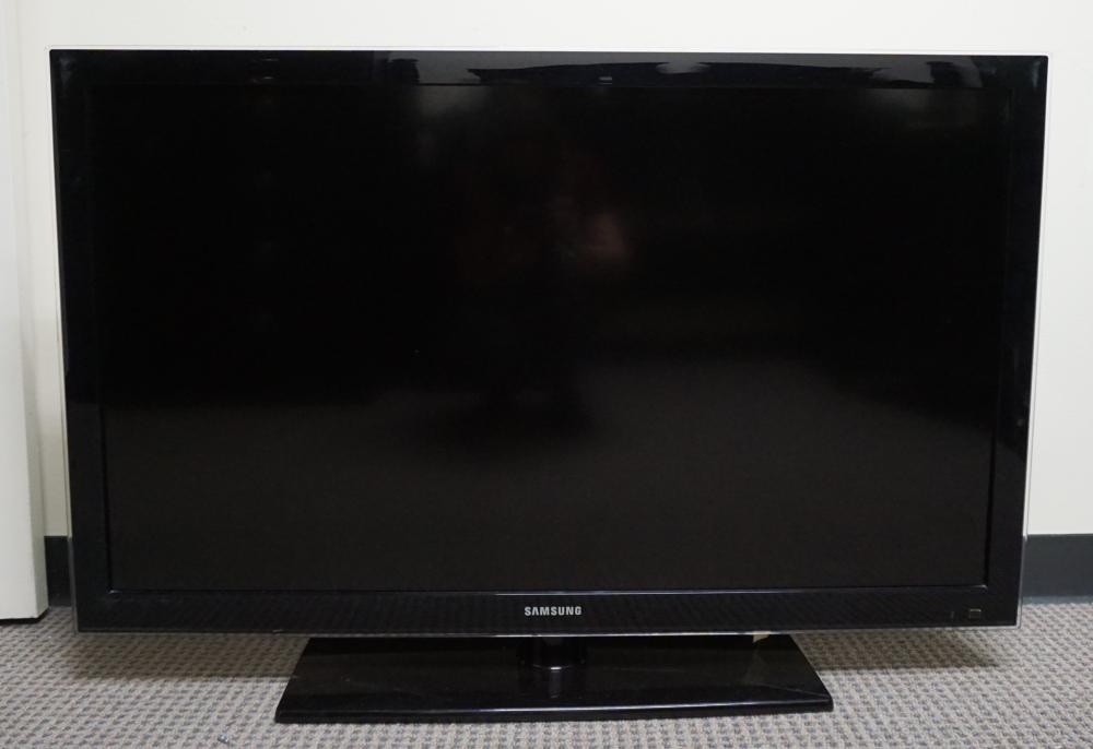 SAMSUNG 46-INCH TV, MFG. 2010 (WITH
