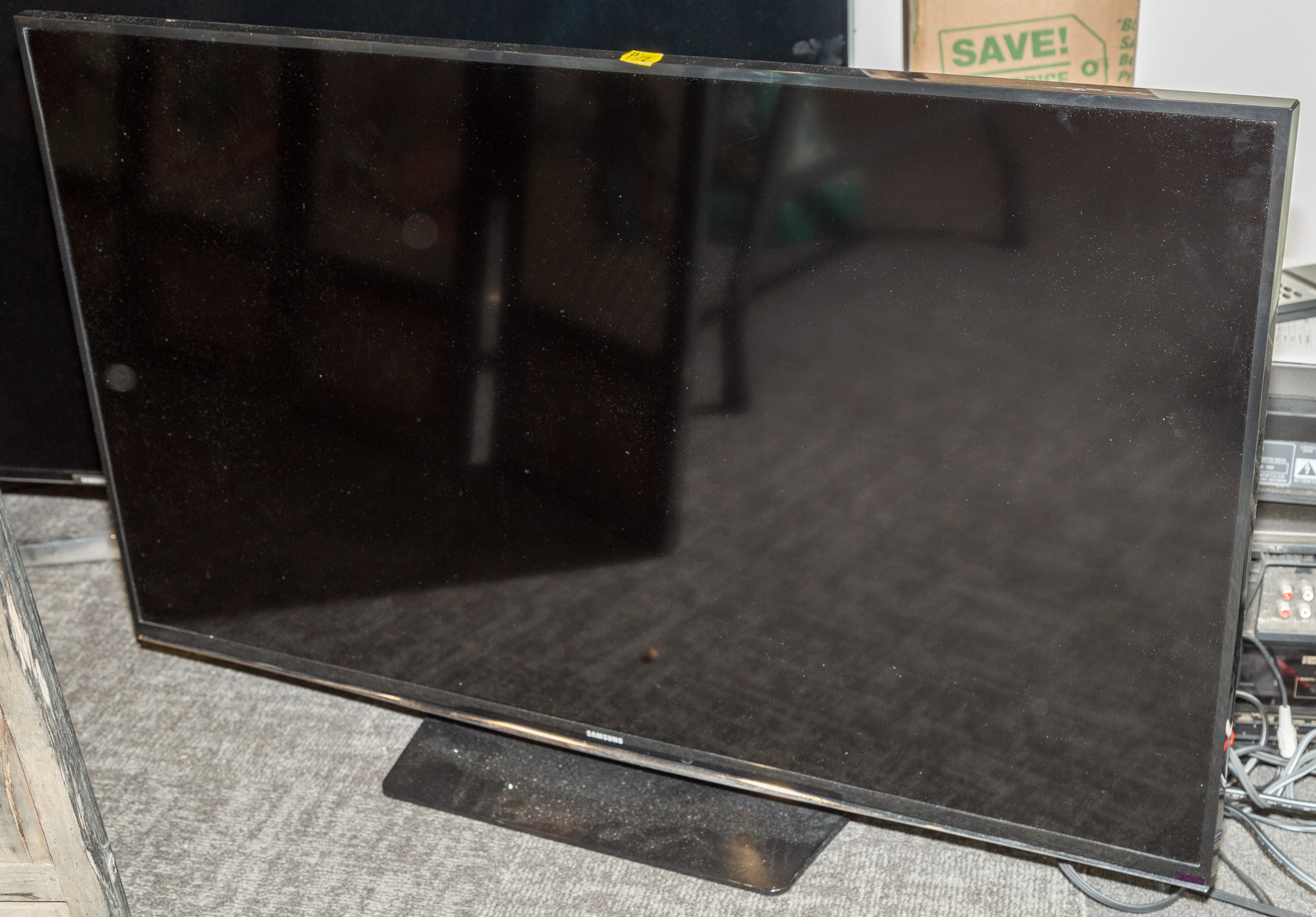 SAMSUNG FLAT SCREEN TELEVISION .