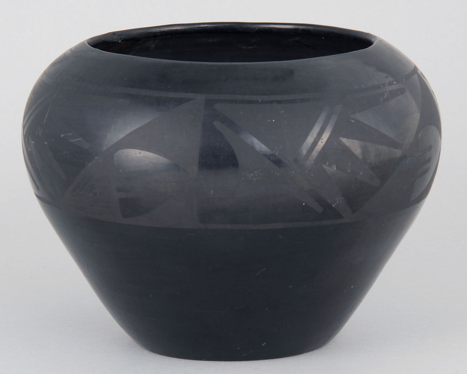 SAN ILDEFONSO PUEBLO BLACK-ON-BLACK