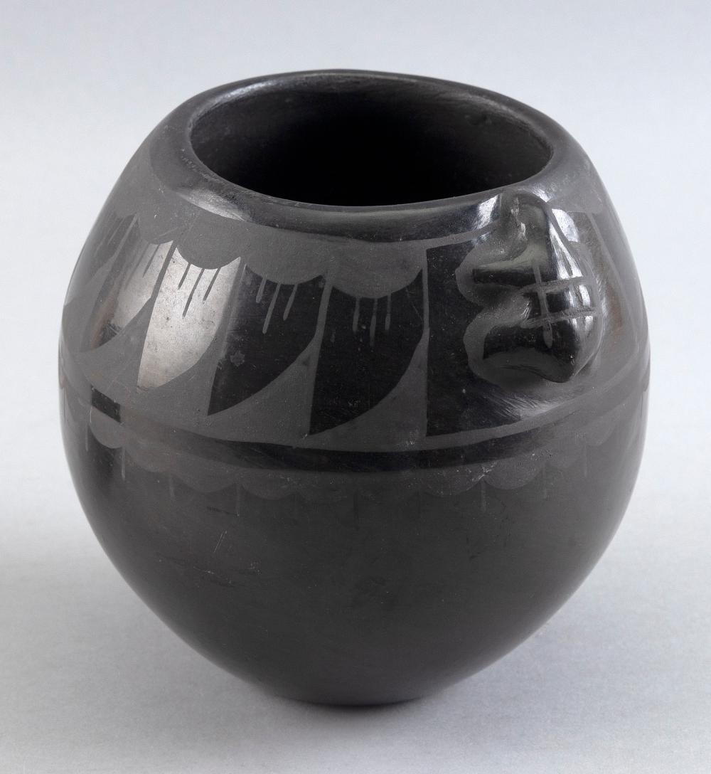 SANTA CLARA POT SIGNED "MARIA"
