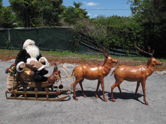 Santa Claus sleigh & reindeer
