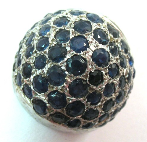 SAPPHIRE AND EIGHTEEN KARAT GOLD