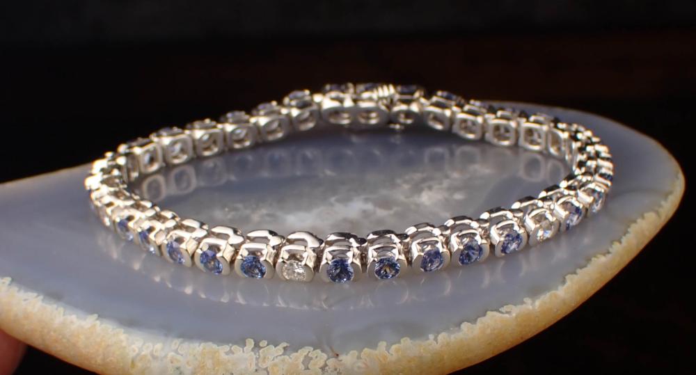 SAPPHIRE, DIAMOND AND WHITE GOLD