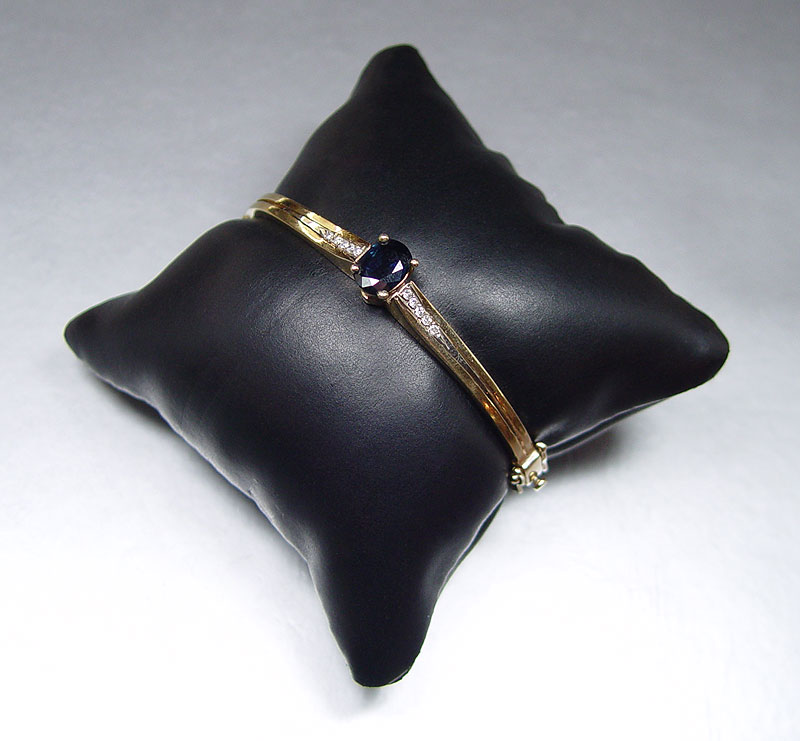 SAPPHIRE & DIAMOND BANGLE BRACELET: