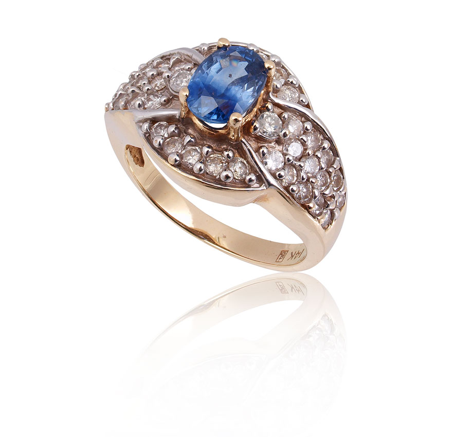 SAPPHIRE & DIAMOND RING: 14K yellow