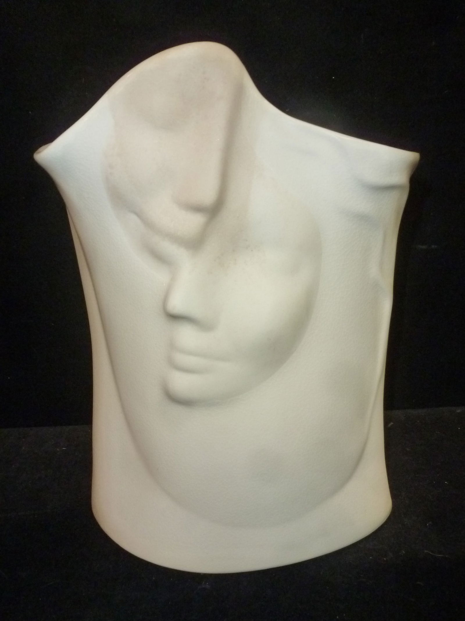 SARA LUND PORCELAIN FACES VASE:SARA