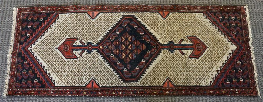 SARAB RUG, 5 FT 7 IN X 2 FT 3