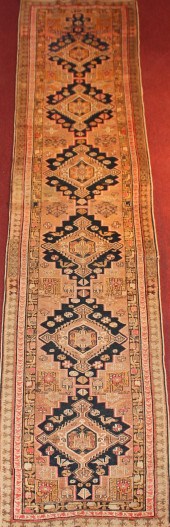 SARAB RUNNER approx. 17'9'' x